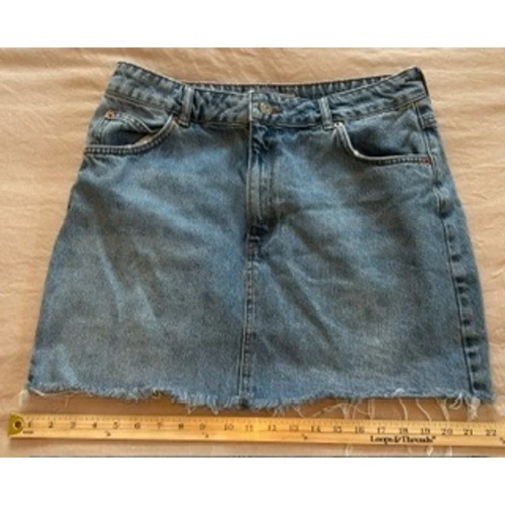 Topshop MOTO Blue Denim Mini Skirt Raw Hem High Waisted Size 10 Medium Wash